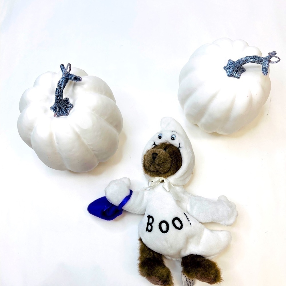 TABLEAU Halloween Ghost  Bear & 2 White Pumpkins - Picture 8 of 11